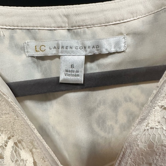 Adorable Lauren Conrad off-white dress. Size 6 brand new zipper put in. - Picture 5 of 6